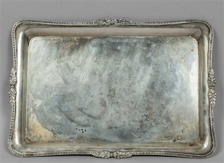 Vassoietto in argento<br>cm.31,5x21,5, gr.tot.590