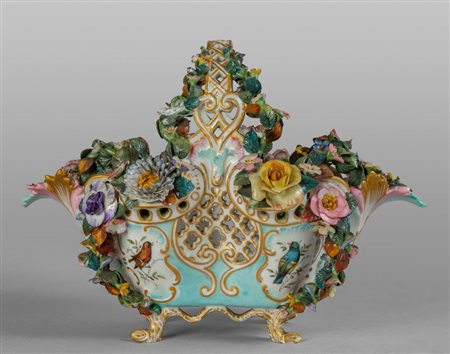 Cestino con manico in porcellana policroma con 