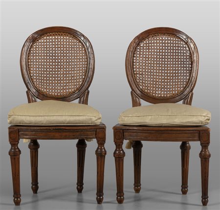 Coppia di sedie ovaline Luigi XVI in noce, Genova 