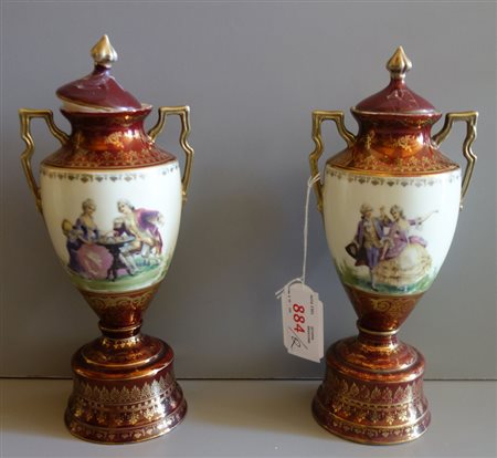 Coppia di anfore in porcellana decorate in 