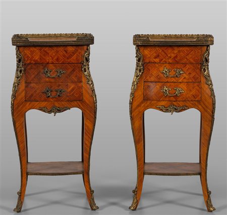 Coppia di comodini da centro in stile Luigi XV 