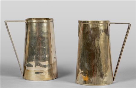 Coppia di caraffe in argento<br>h. cm. 17 gr.702
