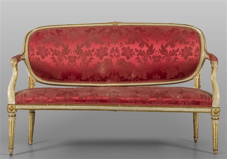 Divanetto Luigi XVI in legno intagliato, laccato 