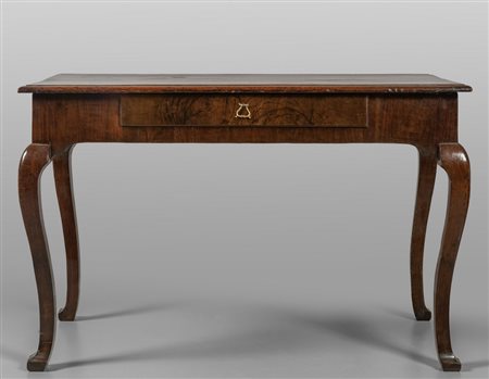 Tavolo Luigi XIV da centro in noce, fascia 