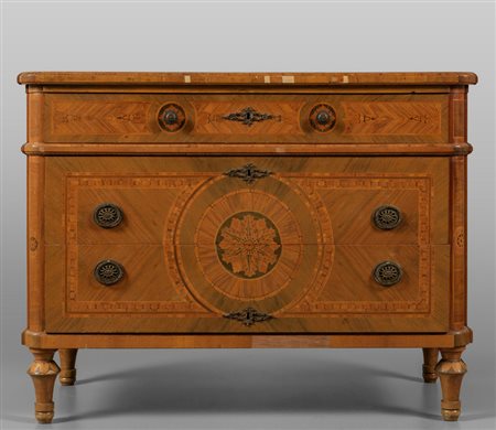 Comò in stile Luigi XVI lastronato e filettato a 