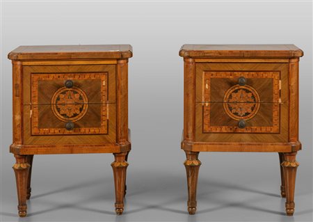 Due comodini in stile Luigi XVI lastronati e 