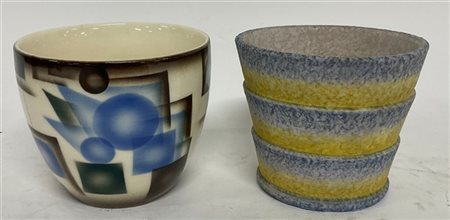 Lotto composto da un vaso in ceramica con decoro futurista all'aerografo (h cm
