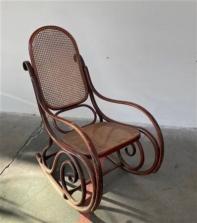 Sedia a dondolo in legno di faggio curvato al vapore e tinto, seduta e schienal