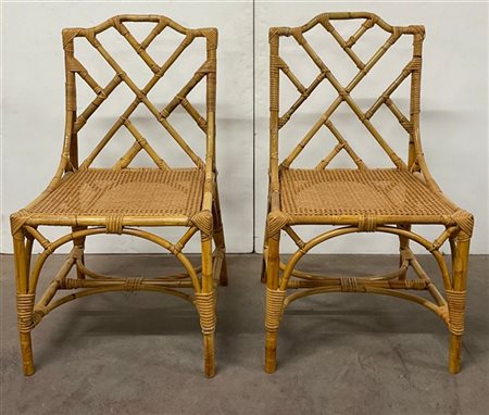 Coppia di sedie in giunco e manao scortecciato con seduta in paglia di Vienna.