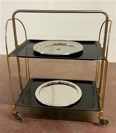 Lotto composto da un carrello pieghevole con struttura in metallo cromato e vas