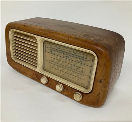 Phonola Radio Phonola a valvole modello "5531B". Italia, anni '40. Cassa in legn