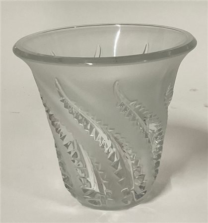 Lalique Vaso della serie "Felci". Francia, seconda metà secolo XX. Cristallo par