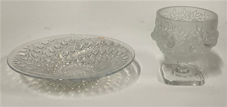 Lalique Lotto composto da una coppa in vetro soffiato in stampo decorato a rilie