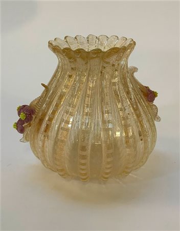 Ercole Barovier Vaso in vetro costolato incolore con inclusioni di foglia d'oro