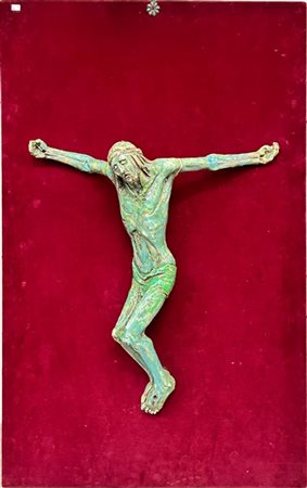 LUCA GALLI Crocifisso in terracotta smaltata verde, montato su pannello. Italia,
