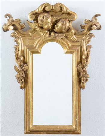 Specchiera in legno intagliato e dorato. Emilia, seconda metà del XVII...