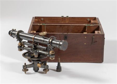 Teodolite, strumento di misurazione. Ing. A. Salmoiraghi, Milano, fine del...