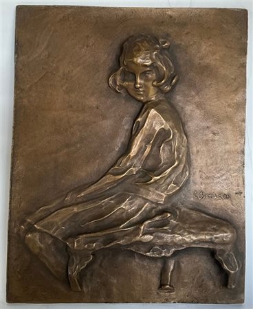 Giuseppe Siccardi "Ragazza seduta" bassorilievo in bronzo (cm 22x17) Firmato a d