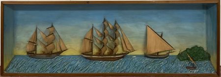 Grande diorama con tre vascelli in teca in materiali diversi (cm 212x h 71x15)