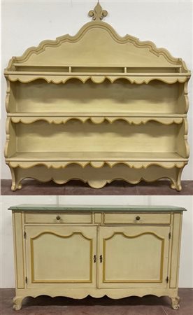 Credenza il legno laccato color crema con piano a finto marmo, a due ante panne