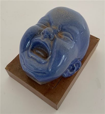 Piter Riccardo "Bimbo che piange"
Ceramica smaltata nei toni del blu, base in le