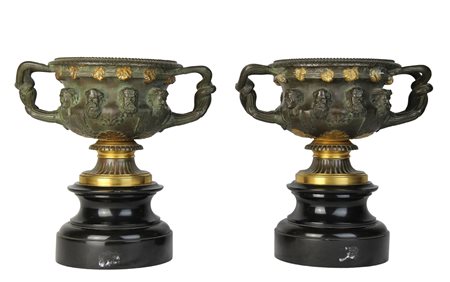 COPPIA DI ELEGANTI VASI A CRATERE