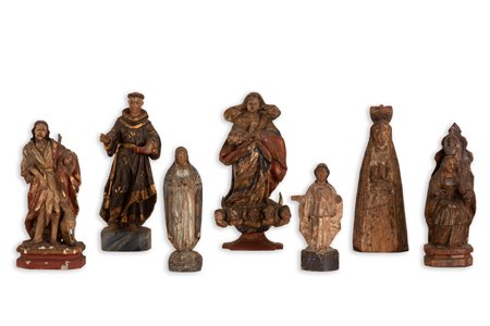    Lotto di 7 statuine in legno policromo con soggetti e misure diverse, Portogallo, XVI/XVII secolo 