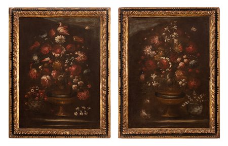 Pittore romano della fine del XVII e del XVIII secolo   Coppia di nature morte raffiguranti vasi con fiori 