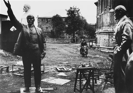 Piergiorgio Branzi (1928-2022)  - Diario Moscovita - Fonderia nel monastero Donskoy, 1962/1966