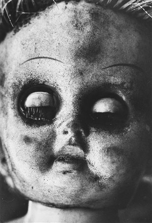 Mario De Biasi (1923-2013)  - Senza titolo, dalla serie "L'orto delle bambole", 1977