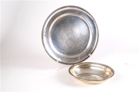 Round plate and oval bowl in silver