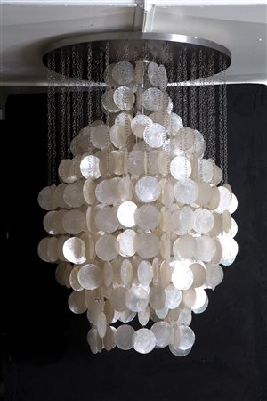 VERNER PANTON. Mother of pearl chandelier