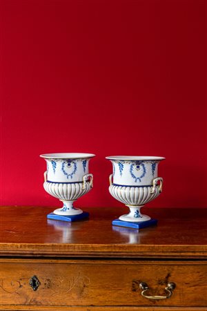 Coppia di vasi in porcellana di Parigi bianco e blu