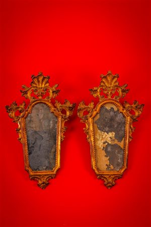 Coppia di specchiere a ventola in legno intagliato e dorato