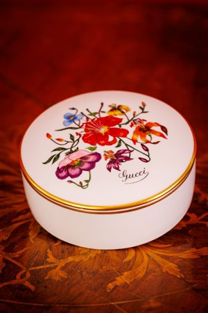 Scatola porta bon bon in porcellana policroma
Richard Ginori per Gucci