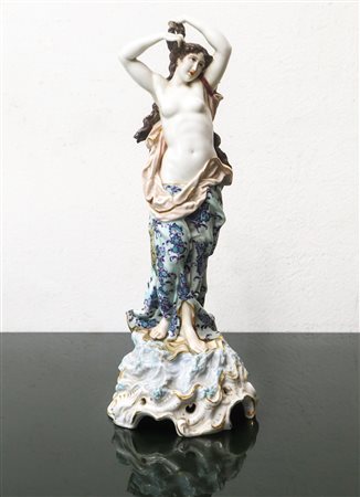 Ninfa in porcellana, l'estate, XX secolo