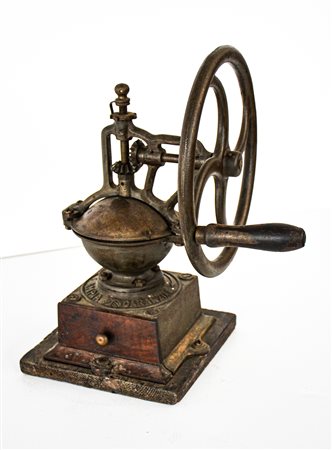 FB TRE SPADE, Macinino da banco