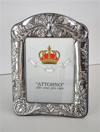 REALI ARGENTI, Cornice
