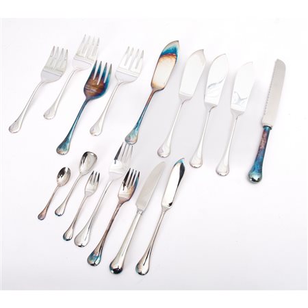 RICCI, Una raccolta di 136 posate in metallo