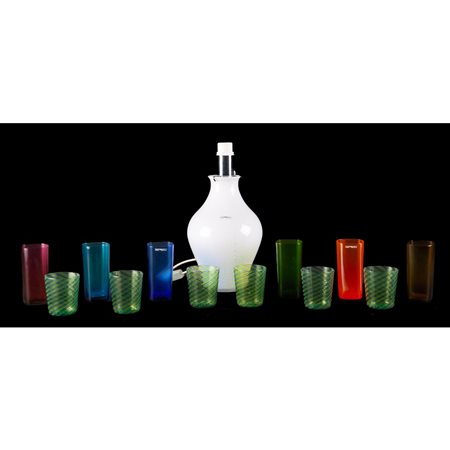 NASON MORETTI, Una lampada da tavolo e 12 bicchieri