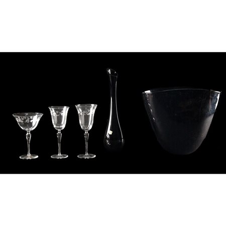 CRISTALLERIA EUROPEA E MAESTRI MURANESI XX SEC., Servizio di bicchieri “Erika” e 2 Vasi