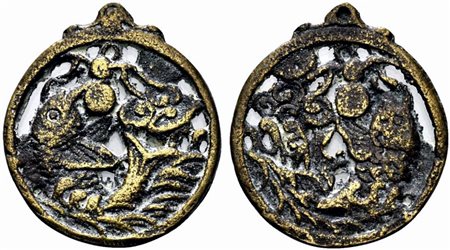 COREA (Korea). XIX sec. Charm con pesci di mare o fiume. Ae (11,51 g). Mandel...