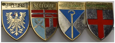 ITALIA. Distintivo Guardia di Finanza 5° (aquila spiegata su smalto azzurro),...