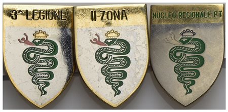ITALIA. Distintivo. Guardia di Finanza Milano 3° legione assieme a II zona e...