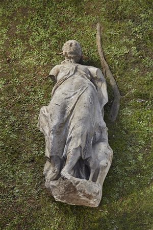 Scultore veneto, 1700 circa.
Giunone
Statua in pietra 
(h. cm 190) (restauri)