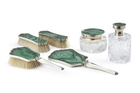 Set da toilette in argento e malachite composto da tre spazzole, specchio, port
