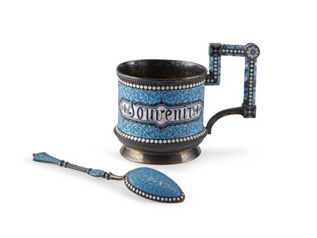 Portabicchiere in vermeil decorato a smalti policromi. Città di Mosca, 1880-189