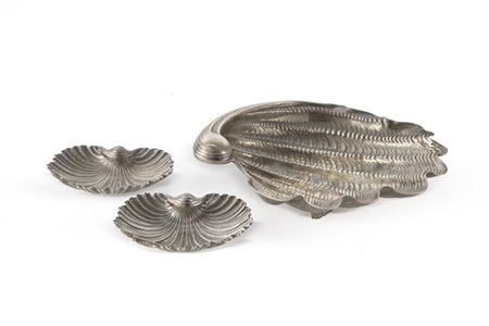 Gianmaria Buccellati. Lotto composto da un centrotavola con piedini e due salie