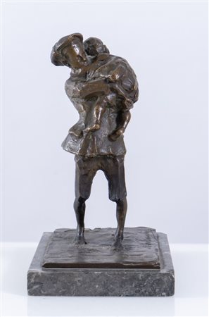 A. DE CONCILIIS (XX secolo) “L'abbraccio”. Scultura in bronzo. Cm 22x15x11....