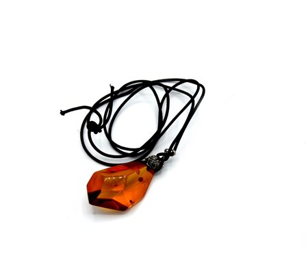 PENDENTE IN AMBRA lunghezza cm 5,5